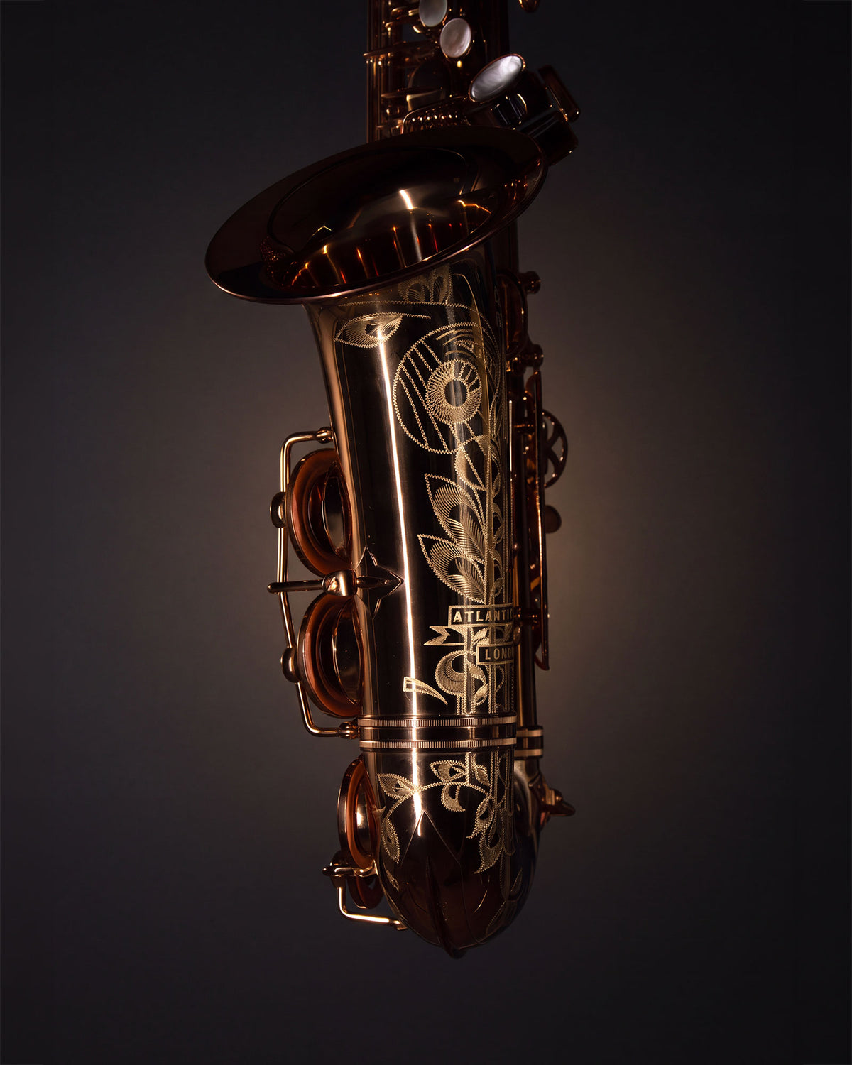 The Baron Saxophon mit meisterhafter Gravur